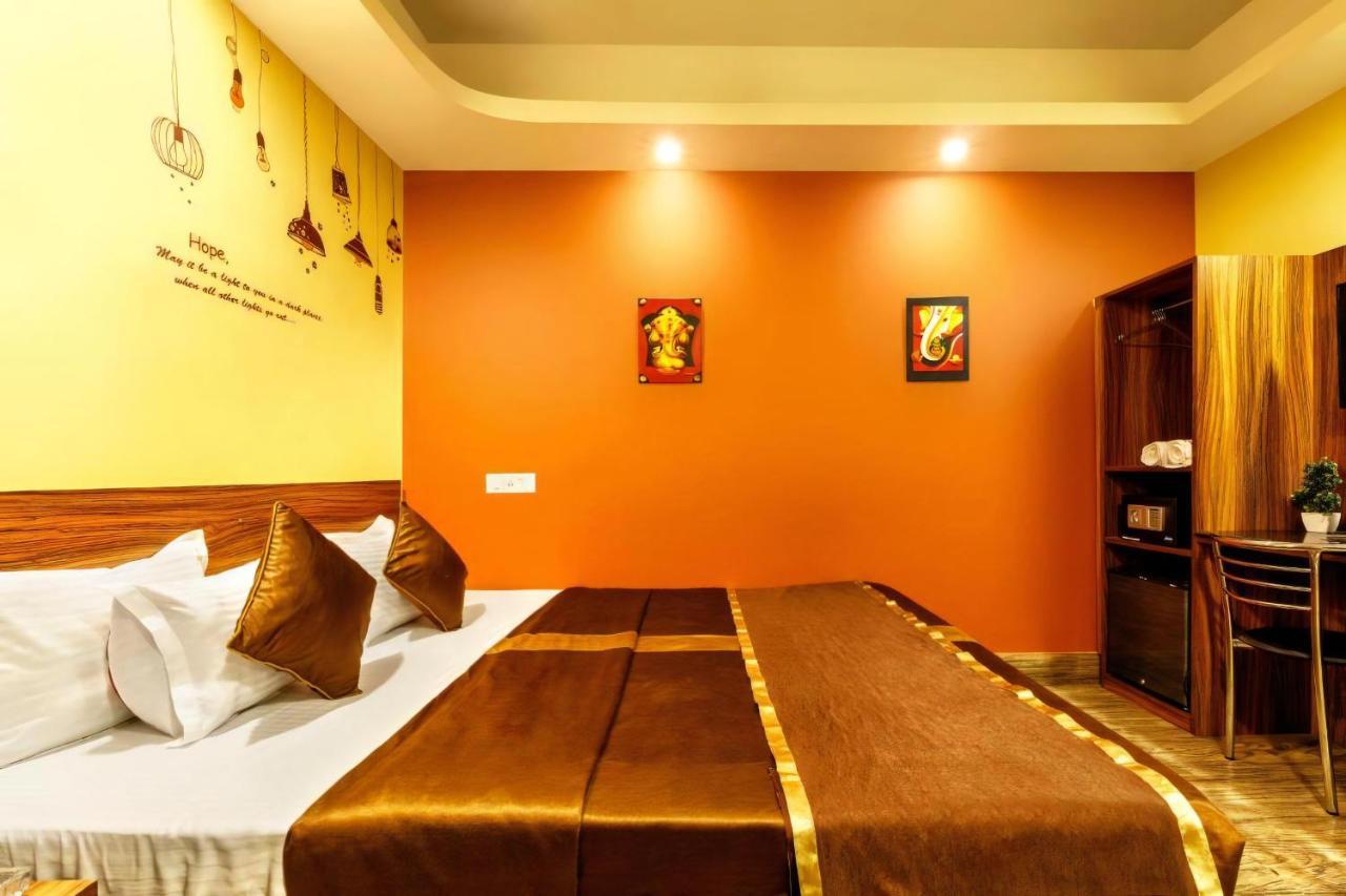 The Silverline Hotel Kalküta Dış mekan fotoğraf